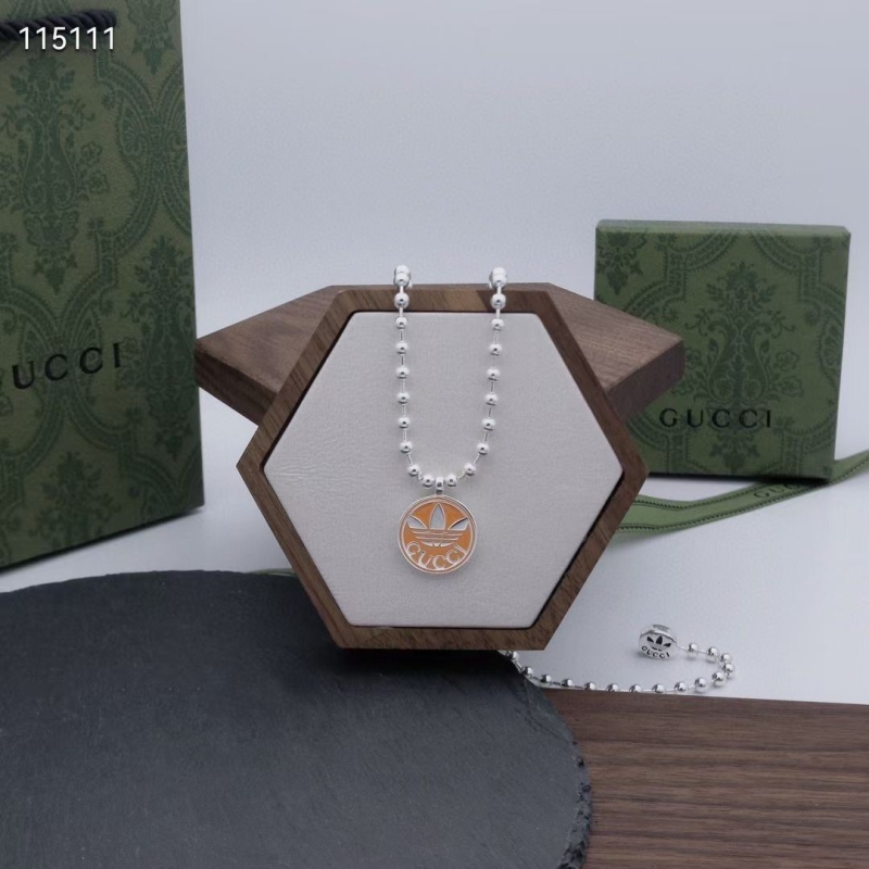 G*u*i necklaces